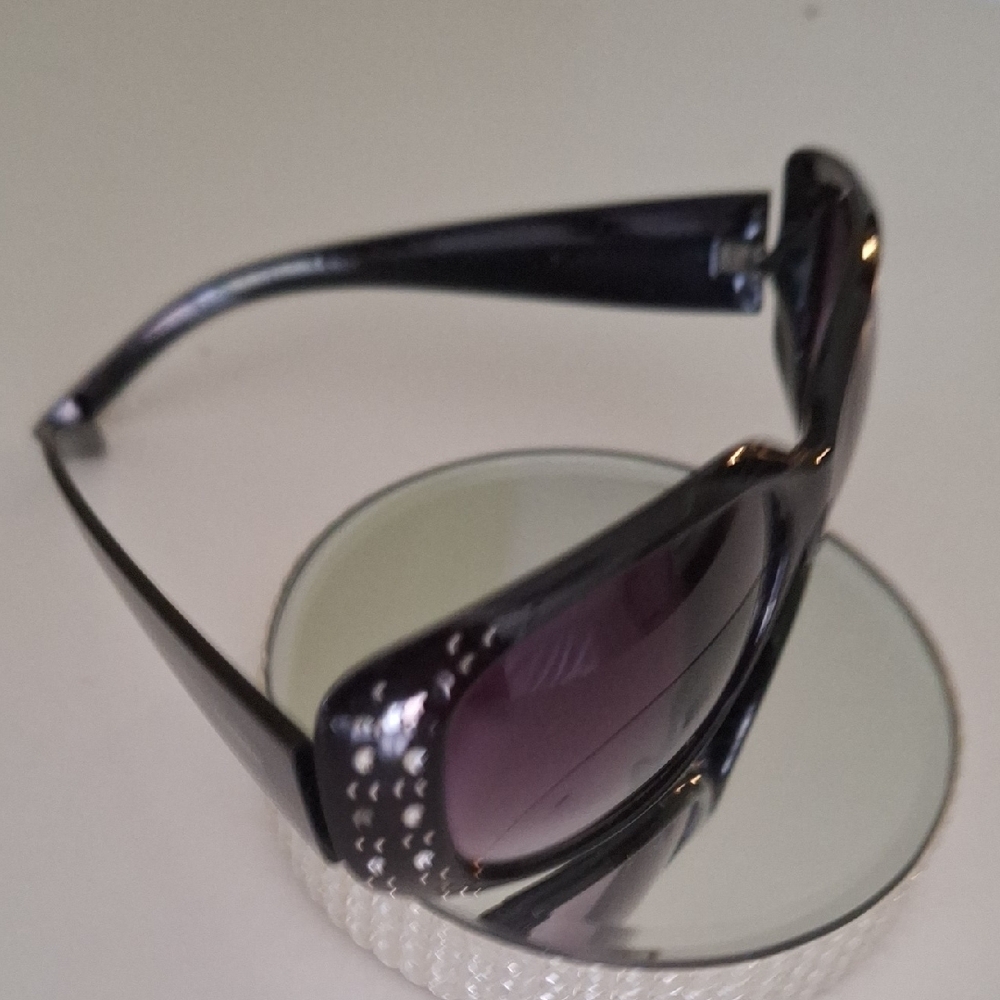 Steve Madden Black Sunglasses with  Rinestone Frame - Picture 9 of 9
